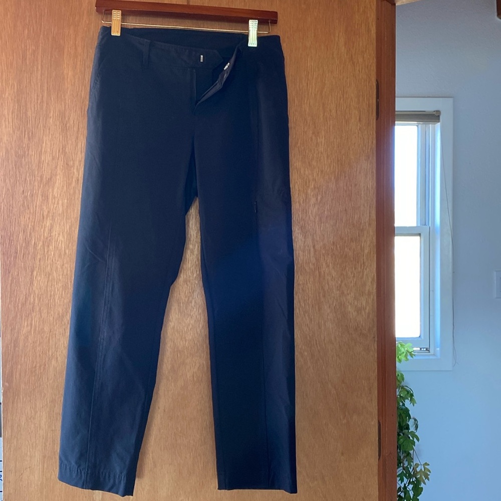 EUC Athleta ankle pants -for hiking or a night out!